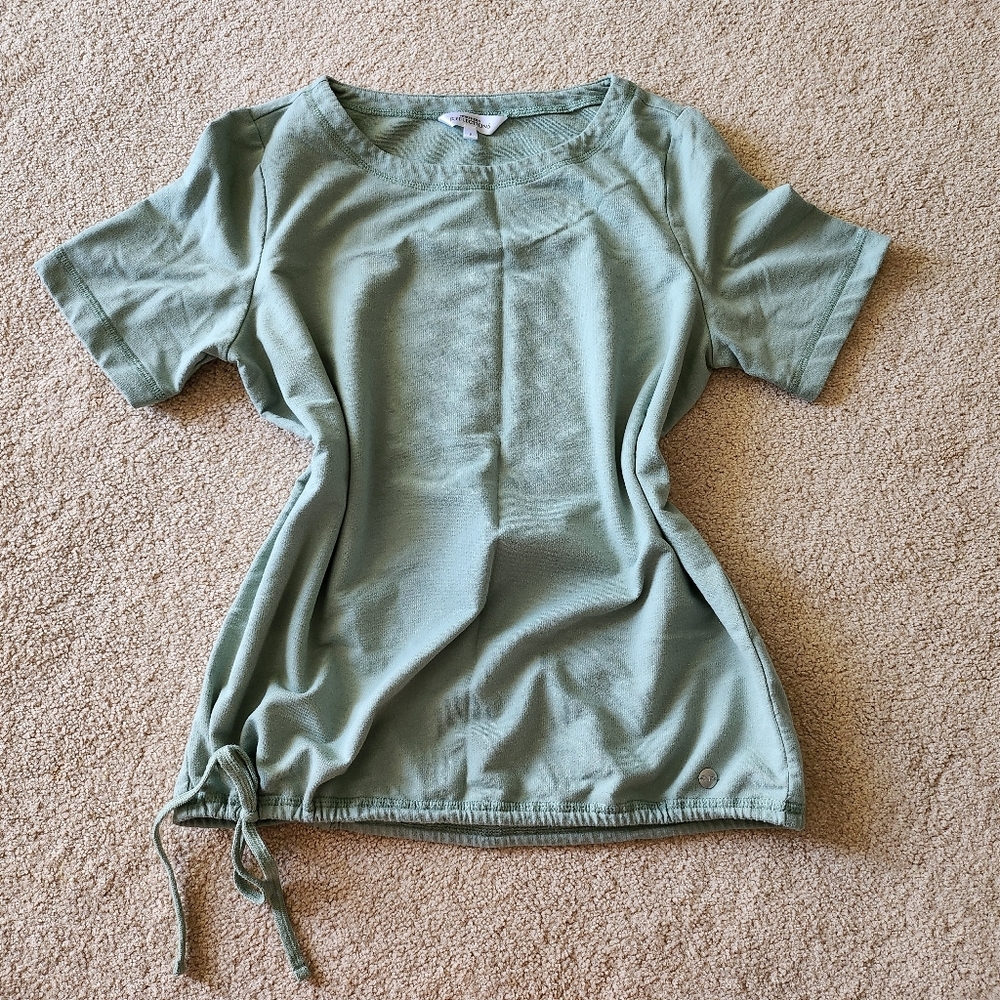 Free with purchase💗Northern Reflections Green Cinched hem Shirt in size S